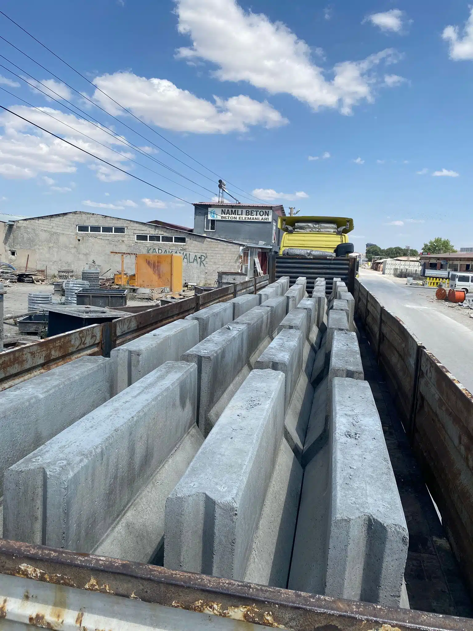 beton bariyer tır yükleme, 150x70 beton bariyer sevkiyat